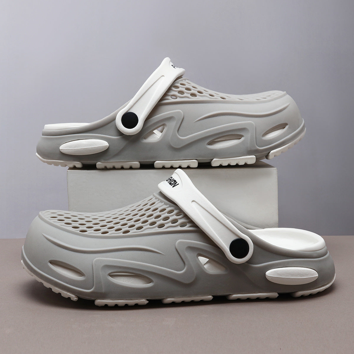 Men's Summer Closed Toe Non-slip Breathable Beach Slippers (Available)