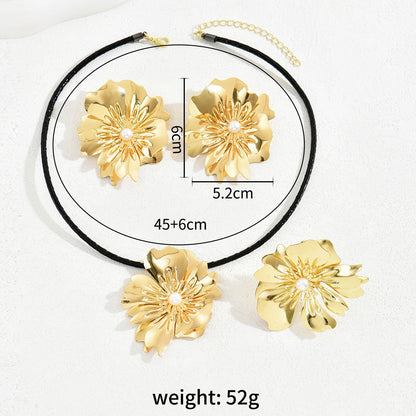 Retro Simple Flower Earrings And Necklace Set  (Available)