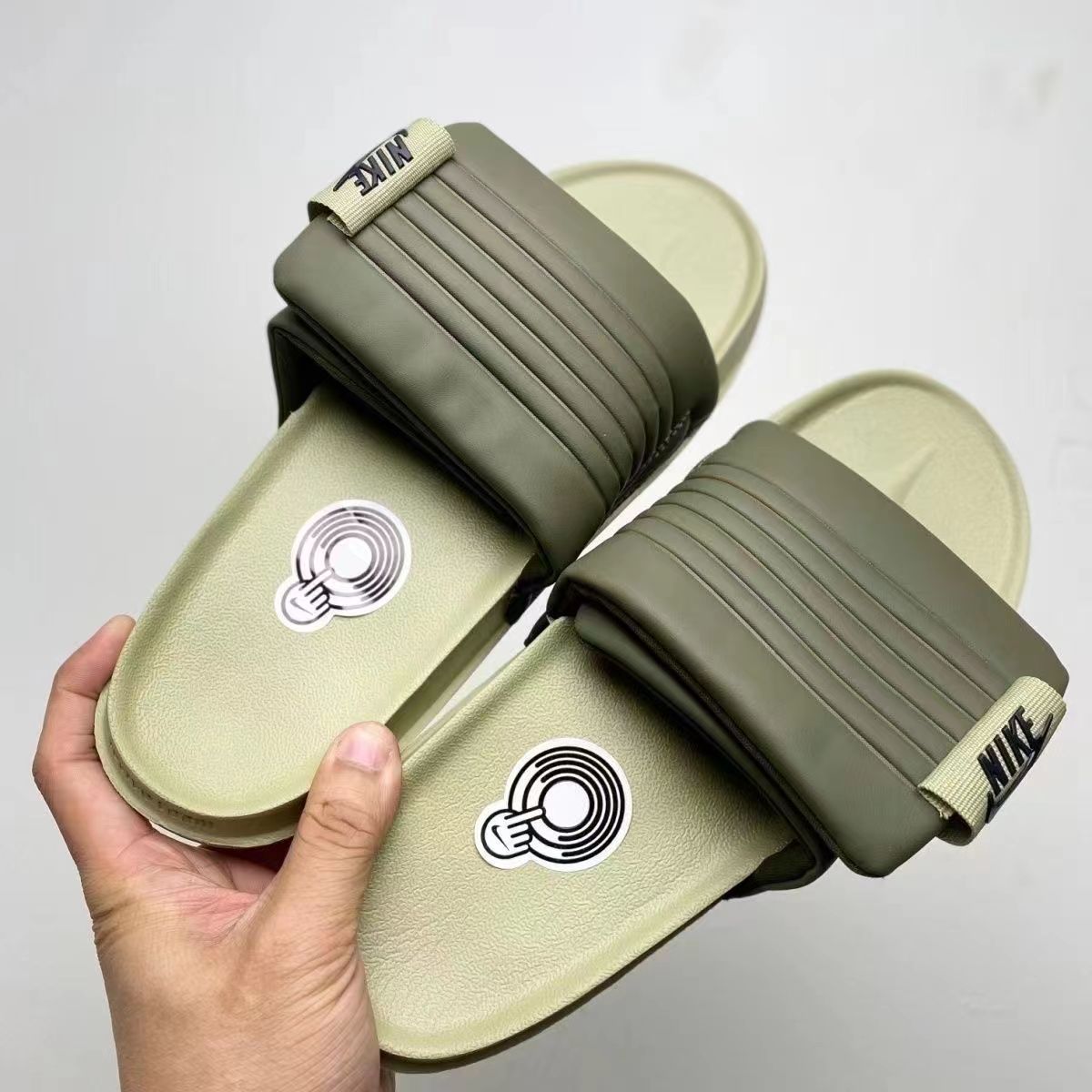 OFFCOURT sports internet celebrity slippers for men and women (Available)