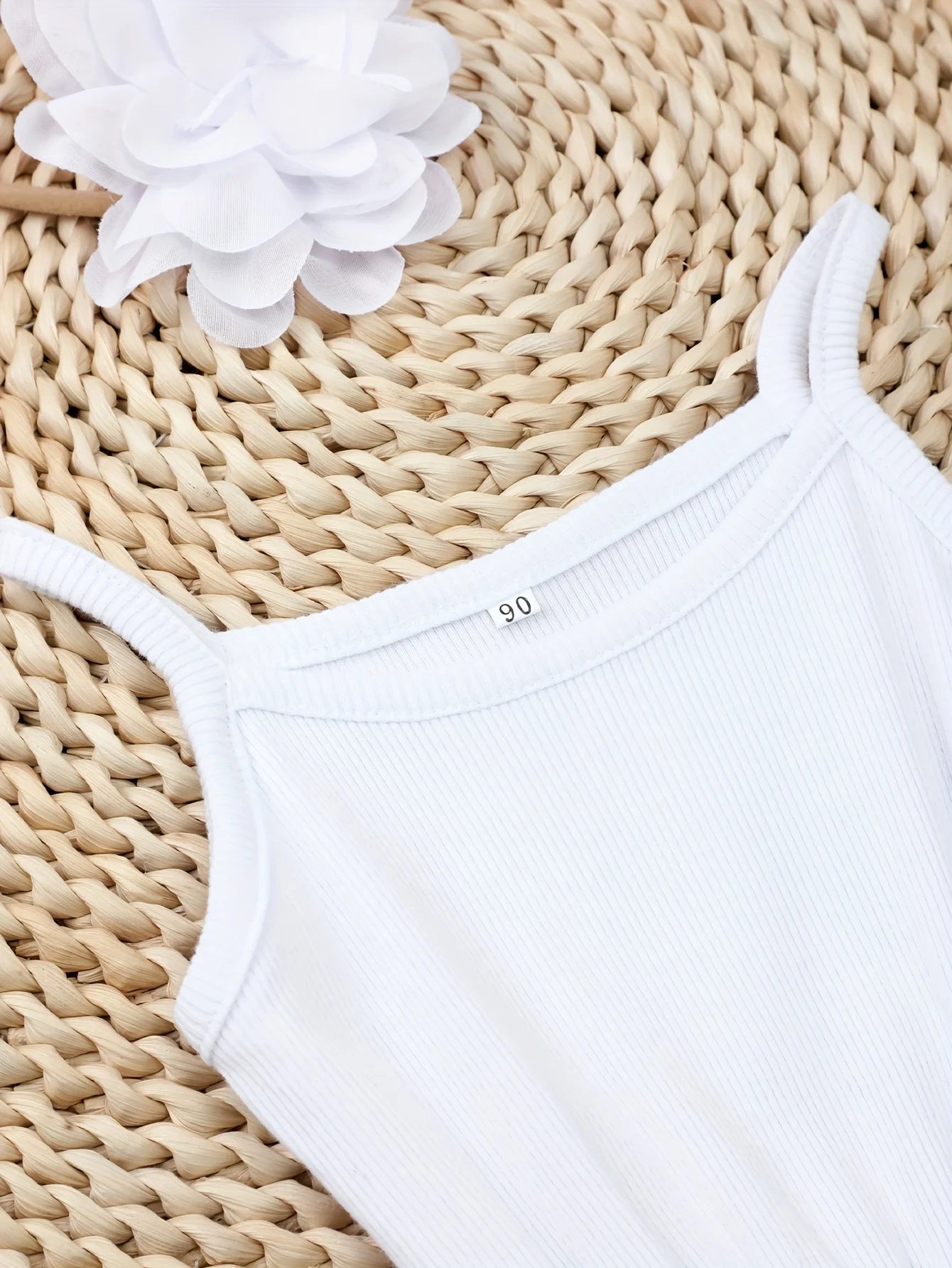 Girls' summer dress with white round neck suspender and sheer skirt, outdoor casual party dress