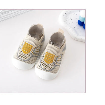 New children's toddler shoes hit spring and autumn casual versatile baby shoes soft sole kick