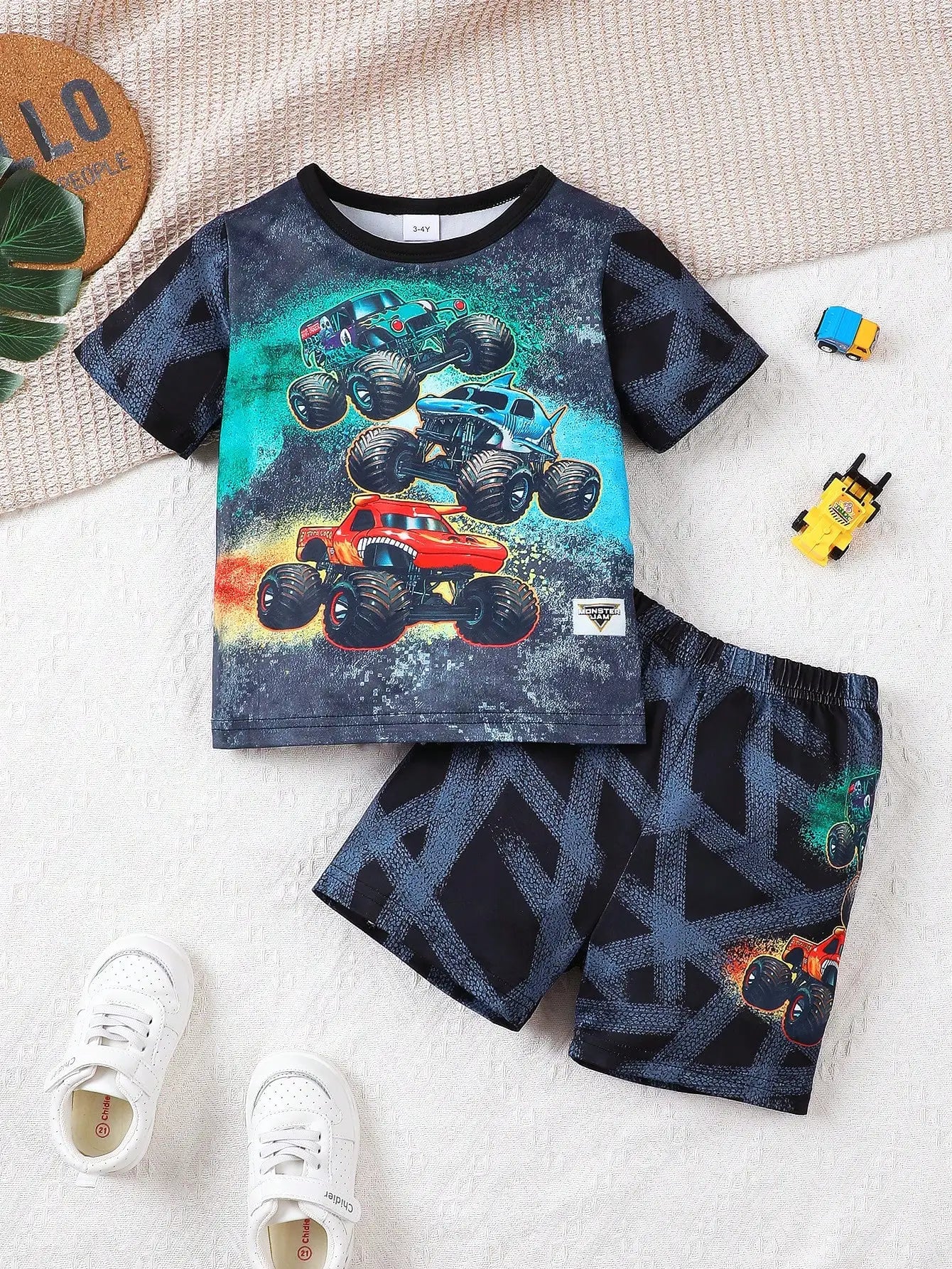 Boys Summer clothing - cartoon car print short sleeve top and shorts, stylish, casual, comfortable
