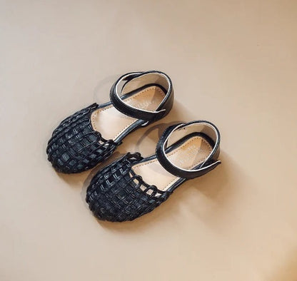 New Girls Sandals Hollow Outs Leather Shoes Kids Baby Beach Shoes Children Sandal Baby Round (Available)