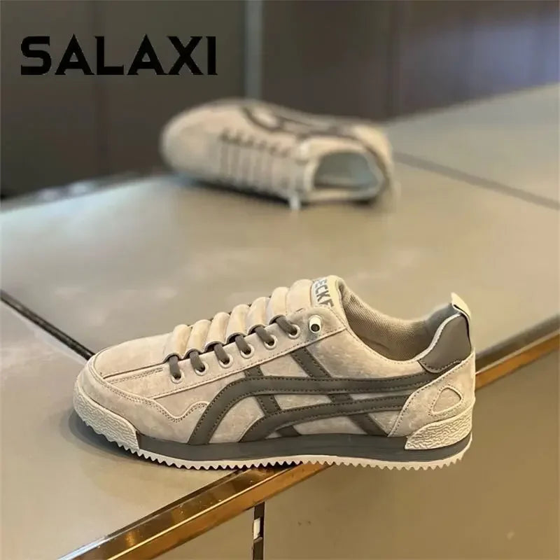 White Canvas Shoes Breathable Casual Shoes Korean Men Slip-on Couples Sneakers Comfortable Outdoor Sneakers Walking Flats Shoes (Available)