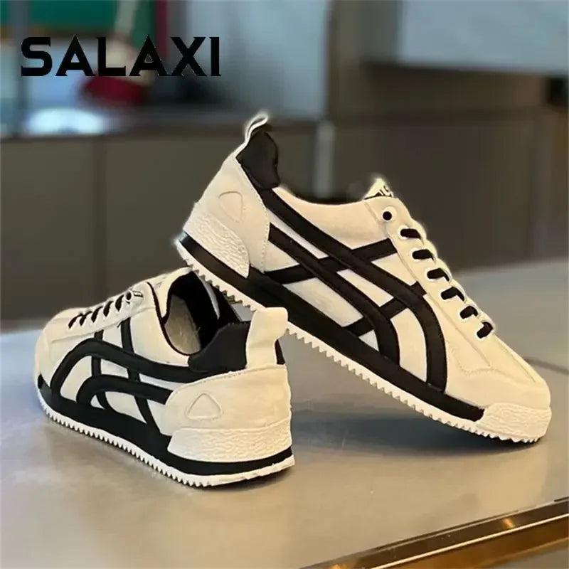 White Canvas Shoes Breathable Casual Shoes Korean Men Slip-on Couples Sneakers Comfortable Outdoor Sneakers Walking Flats Shoes (Available)