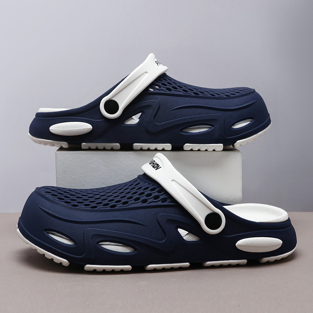 Men's Summer Closed Toe Non-slip Breathable Beach Slippers (Available)