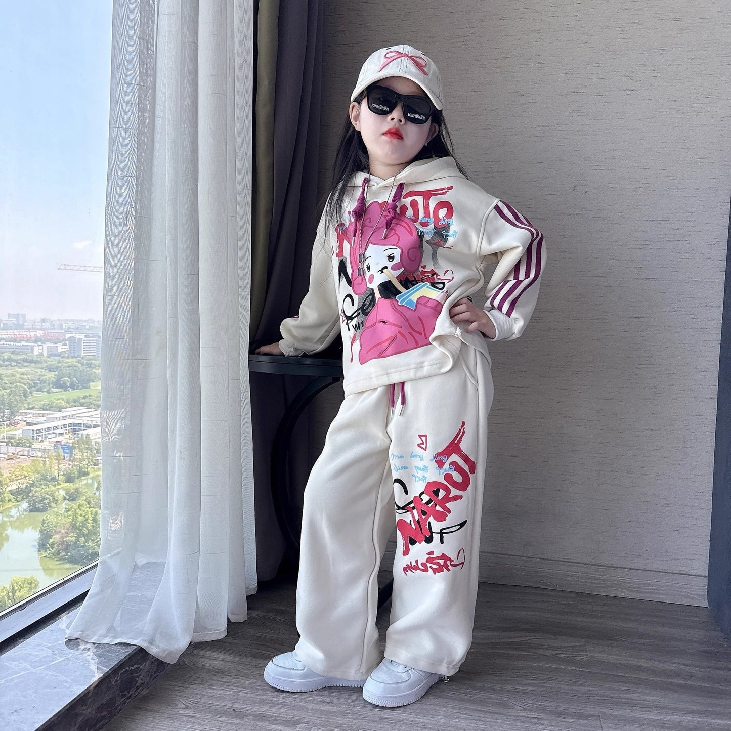 Casual style graffiti knitted sweater suits (Stock)